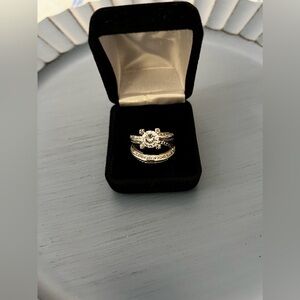 Beautiful cubic zirconia wedding band set